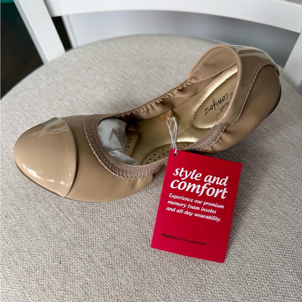 Dexflex Comfort Claire Nude/Beige/Tan Scrunch Flats Size 7